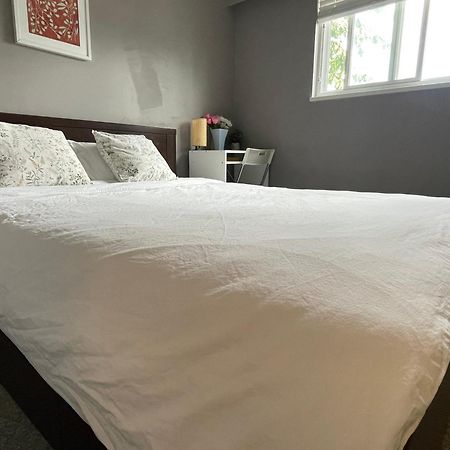 Private Room With Queen Bed In Richmond 202 Экстерьер фото