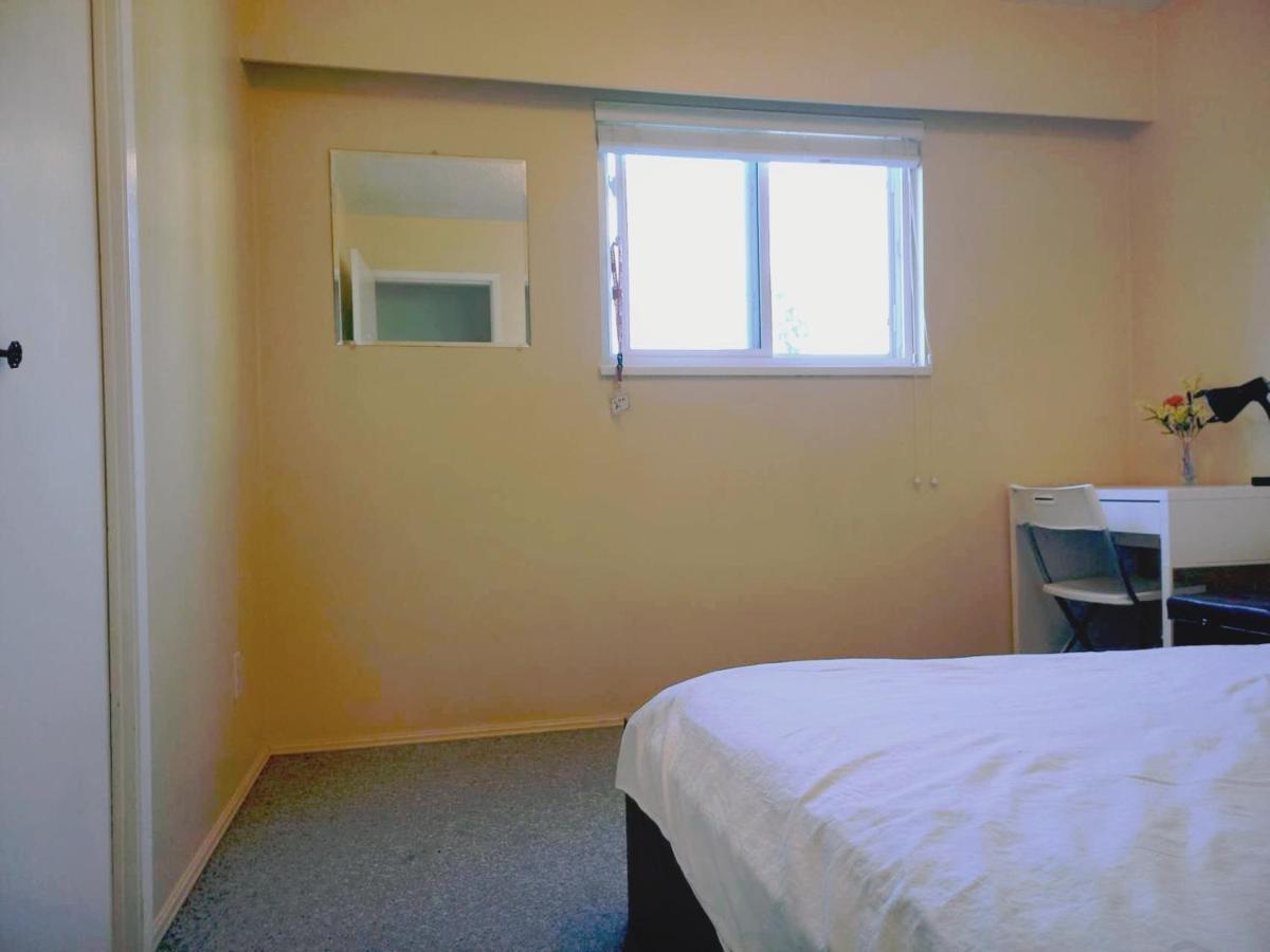 Private Room With Queen Bed In Richmond 202 Экстерьер фото