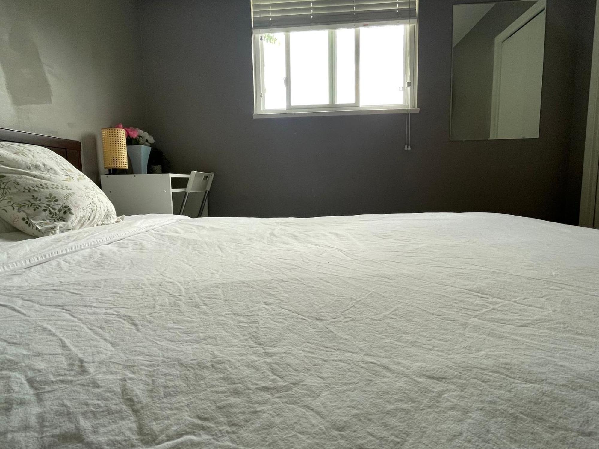 Private Room With Queen Bed In Richmond 202 Экстерьер фото