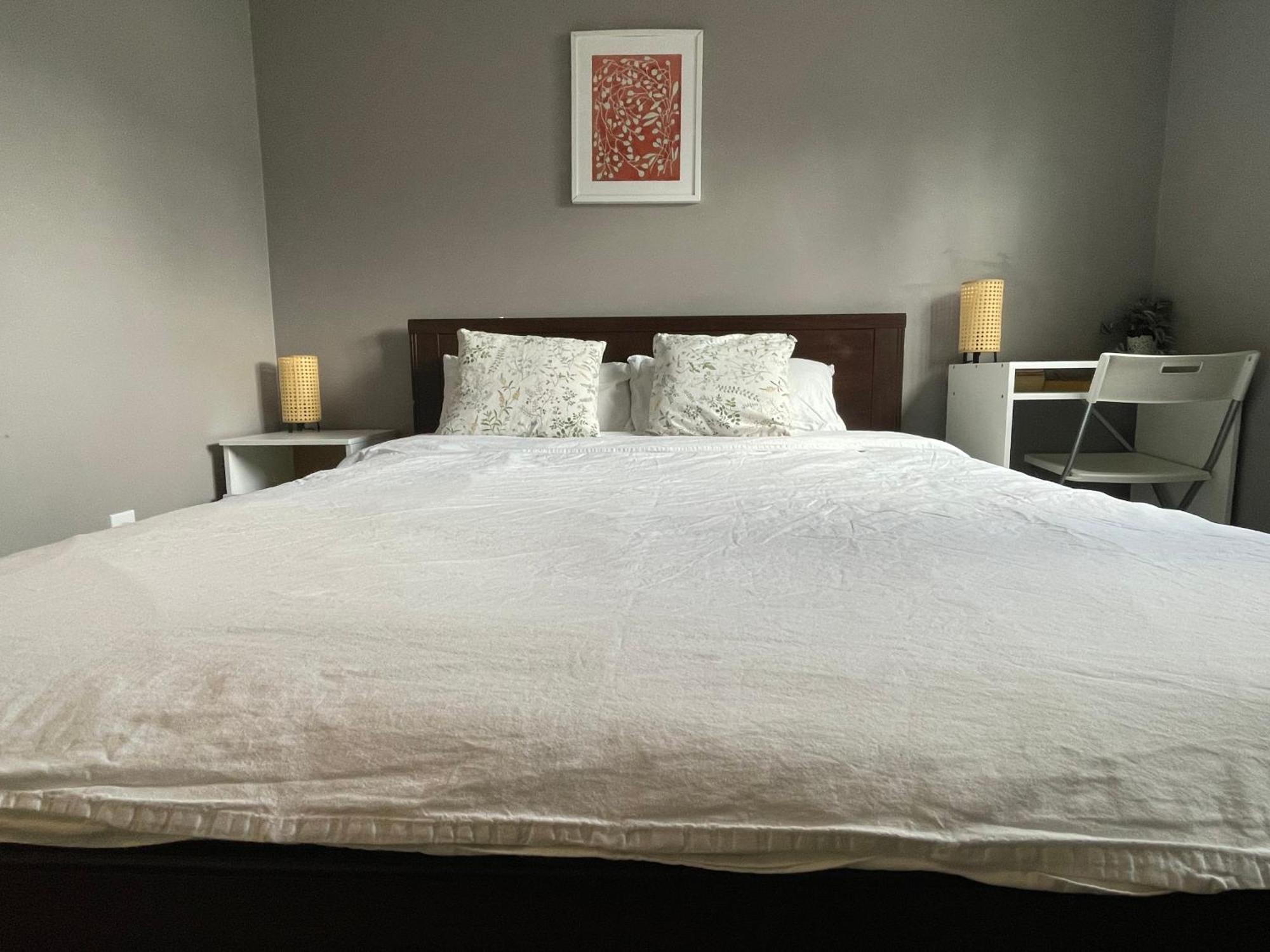 Private Room With Queen Bed In Richmond 202 Экстерьер фото